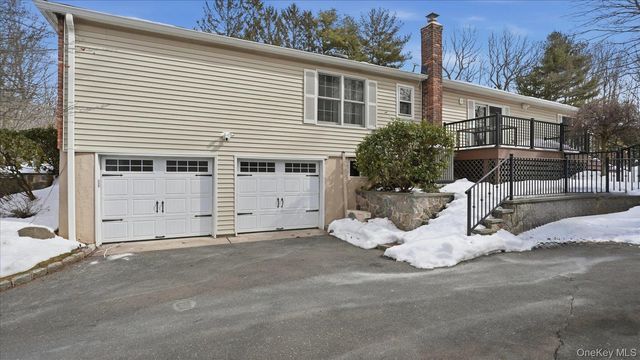 16 Daniel Lane, Dix Hills, NY 11746
