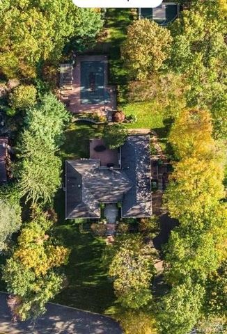 16 Daniel Lane, Dix Hills, NY 11746