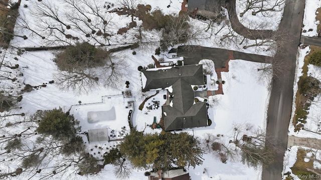 16 Daniel Lane, Dix Hills, NY 11746