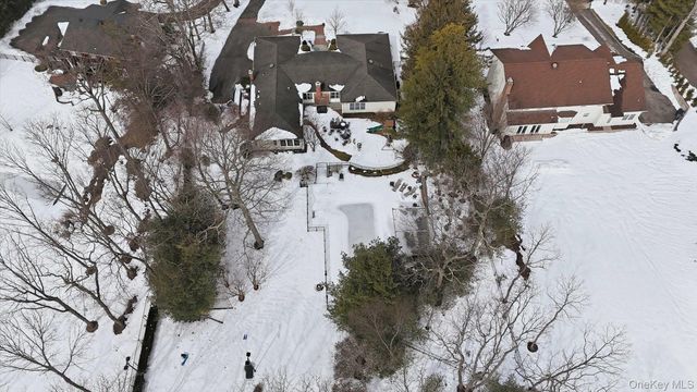 16 Daniel Lane, Dix Hills, NY 11746