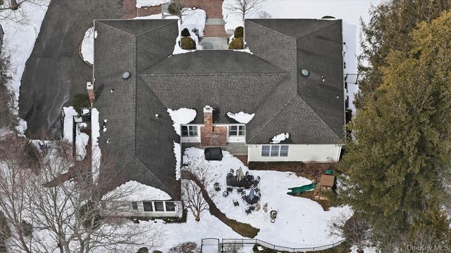 16 Daniel Lane, Dix Hills, NY 11746