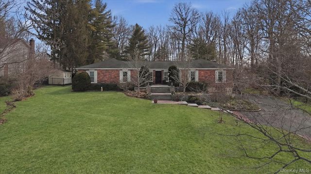 16 Daniel Lane, Dix Hills, NY 11746