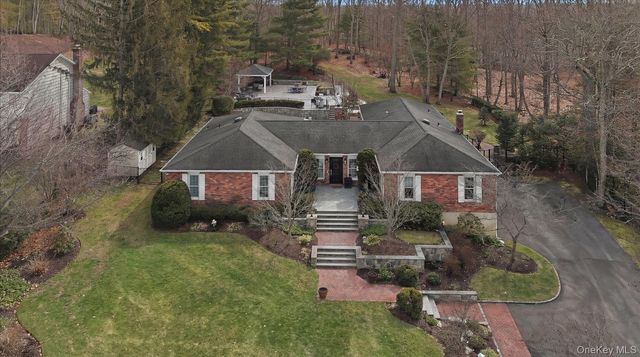 16 Daniel Lane, Dix Hills, NY 11746