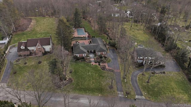 16 Daniel Lane, Dix Hills, NY 11746