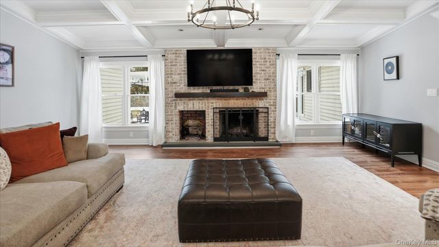 16 Daniel Lane, Dix Hills, NY 11746