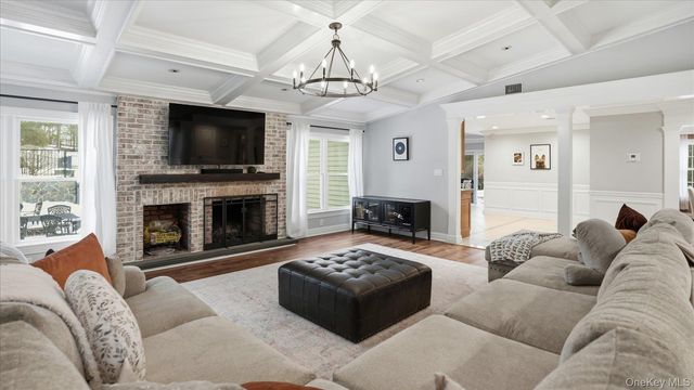 16 Daniel Lane, Dix Hills, NY 11746