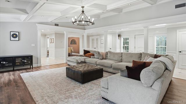 16 Daniel Lane, Dix Hills, NY 11746