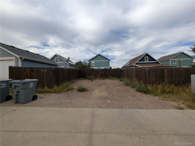 55652 E 28th Place, Strasburg, CO 80136