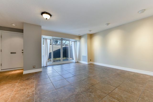 4 Fresh Pond Pl, Cambridge, MA 02138