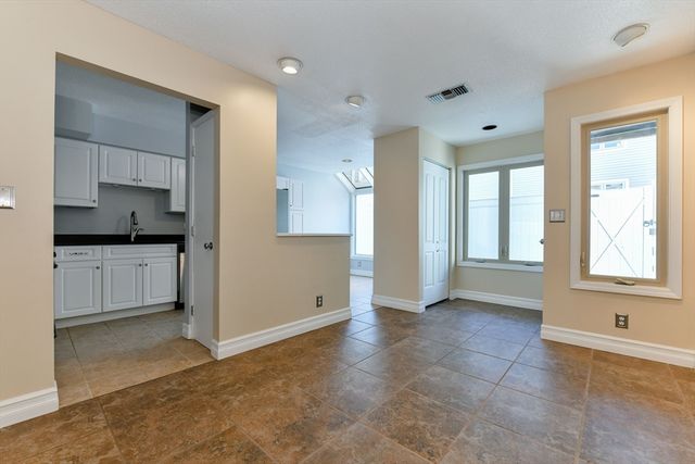 4 Fresh Pond Pl, Cambridge, MA 02138