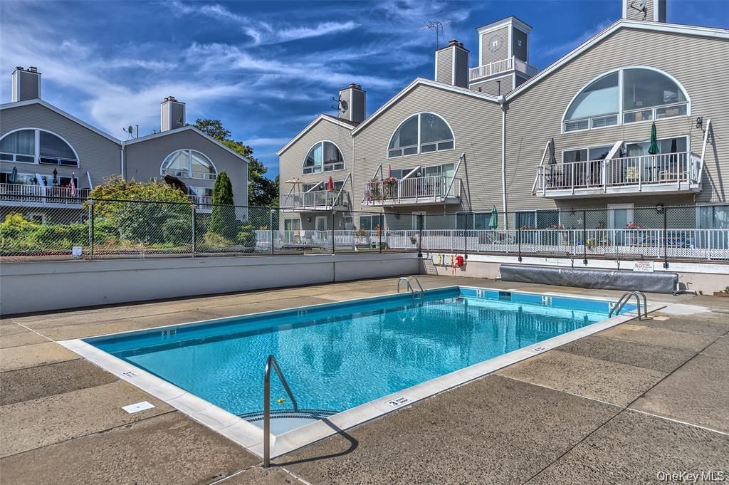 18 Windward Lane 17, Bronx, NY 10464