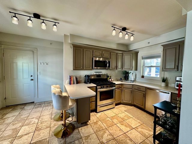 15 Bearse Ave 2, Boston, MA 02124