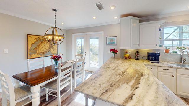 732 Saltair Lane, Mary Esther, FL 32569