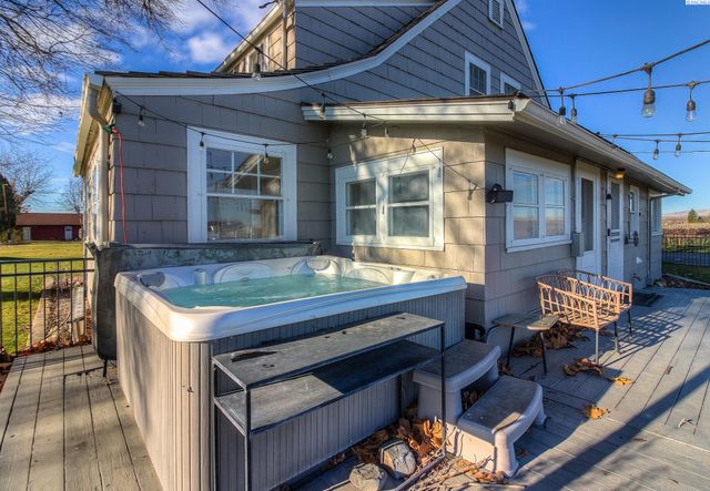 1921 Olmstead Rd, Grandview, WA 98930