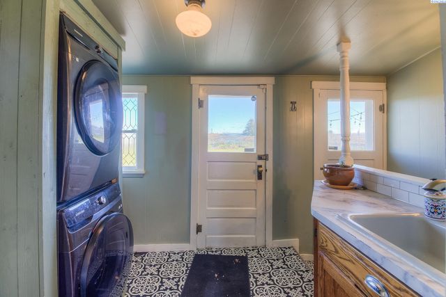 1921 Olmstead Rd, Grandview, WA 98930