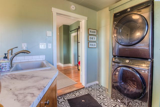 1921 Olmstead Rd, Grandview, WA 98930