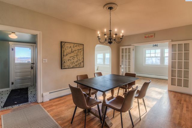 1921 Olmstead Rd, Grandview, WA 98930