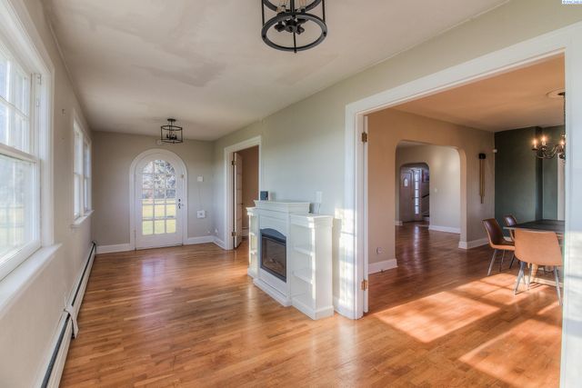 1921 Olmstead Rd, Grandview, WA 98930