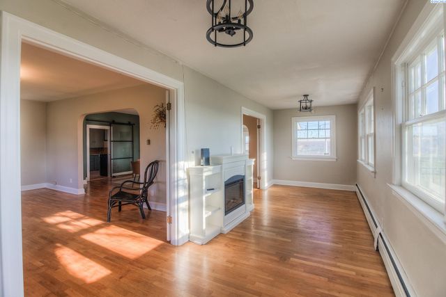 1921 Olmstead Rd, Grandview, WA 98930