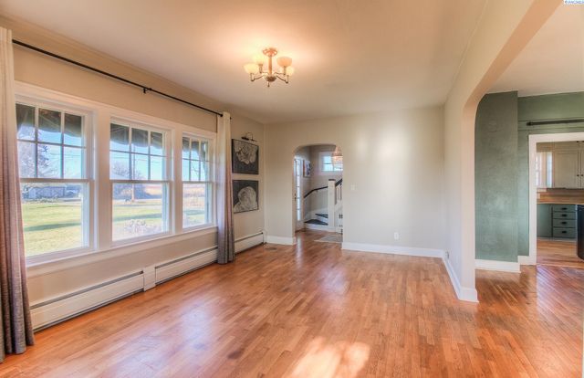 1921 Olmstead Rd, Grandview, WA 98930