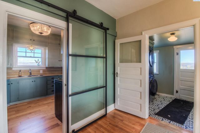 1921 Olmstead Rd, Grandview, WA 98930