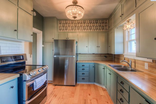 1921 Olmstead Rd, Grandview, WA 98930