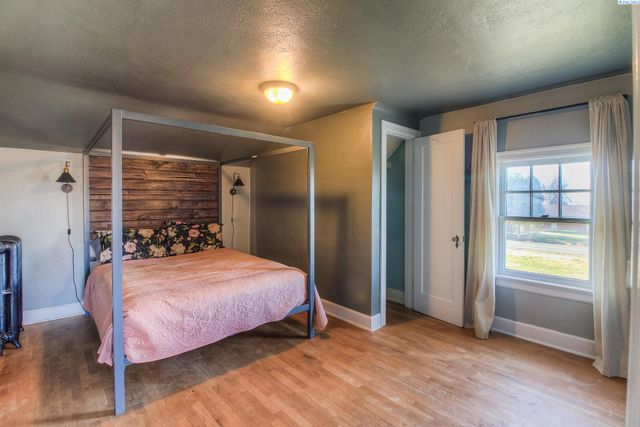 1921 Olmstead Rd, Grandview, WA 98930