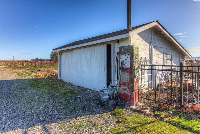 1921 Olmstead Rd, Grandview, WA 98930