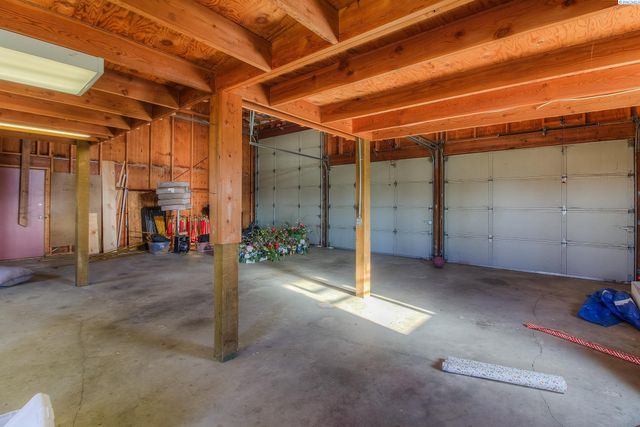 1921 Olmstead Rd, Grandview, WA 98930