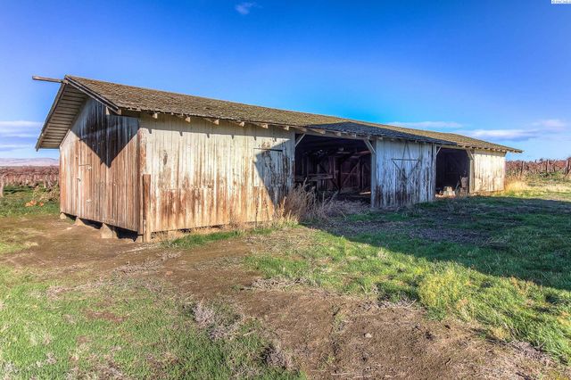 1921 Olmstead Rd, Grandview, WA 98930