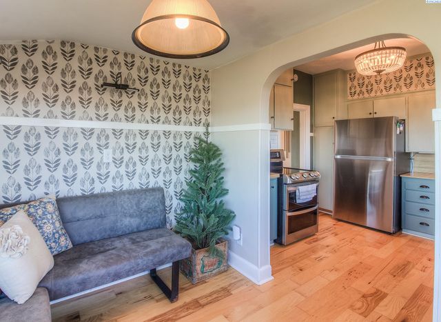 1921 Olmstead Rd, Grandview, WA 98930