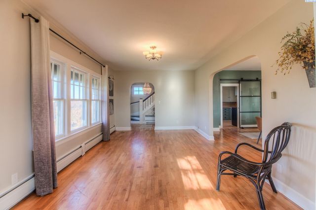 1921 Olmstead Rd, Grandview, WA 98930