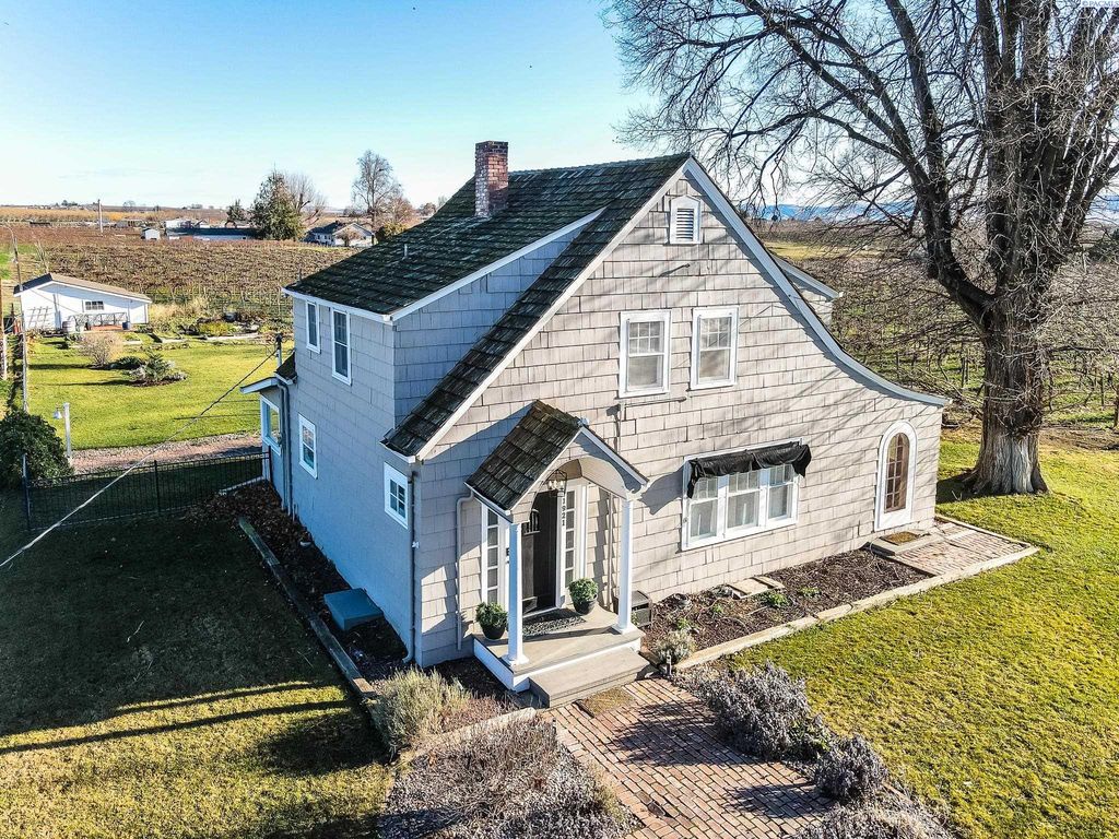 1921 Olmstead Rd, Grandview, WA 98930