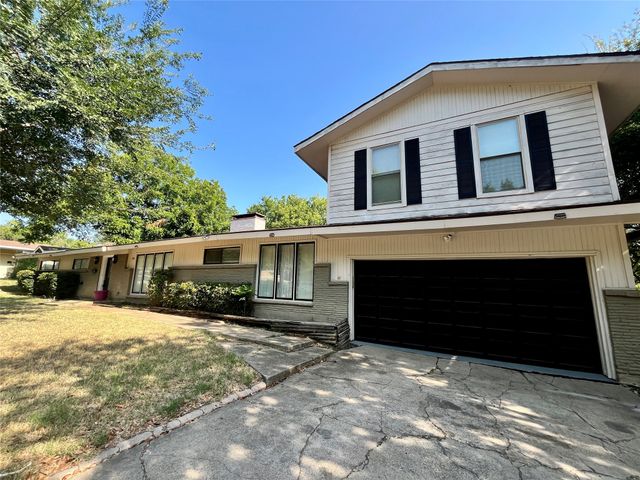 830 Blackburn Street, Grand Prairie, TX 75050
