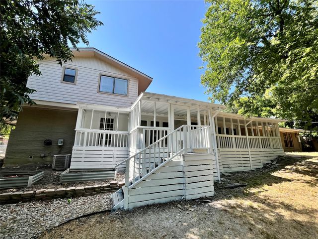 830 Blackburn Street, Grand Prairie, TX 75050