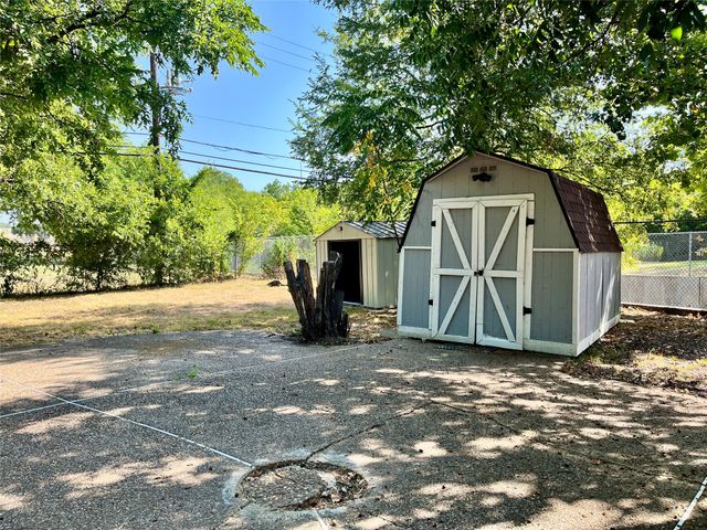 830 Blackburn Street, Grand Prairie, TX 75050