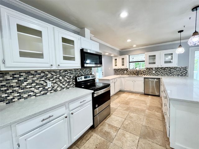 830 Blackburn Street, Grand Prairie, TX 75050