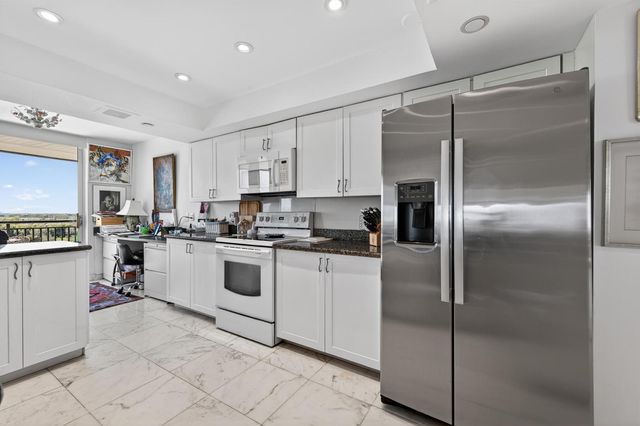 2427 Presidential Way 803, West Palm Beach, FL 33401