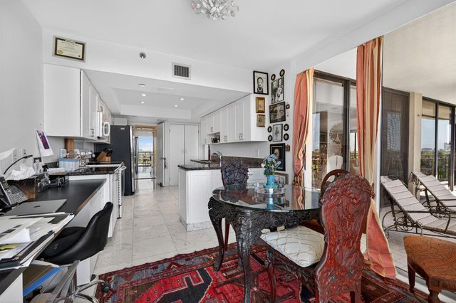 2427 Presidential Way 803, West Palm Beach, FL 33401