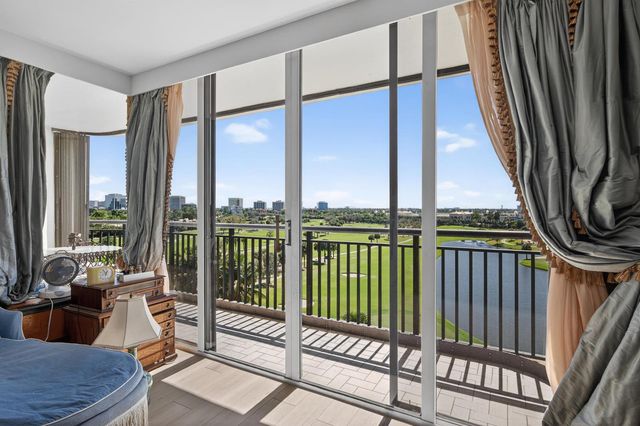 2427 Presidential Way 803, West Palm Beach, FL 33401