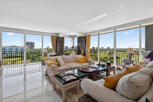 2427 Presidential Way 803, West Palm Beach, FL 33401