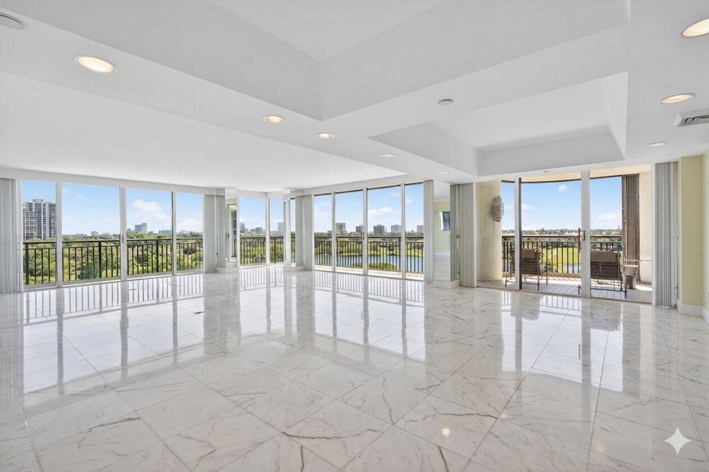 2427 Presidential Way 803, West Palm Beach, FL 33401