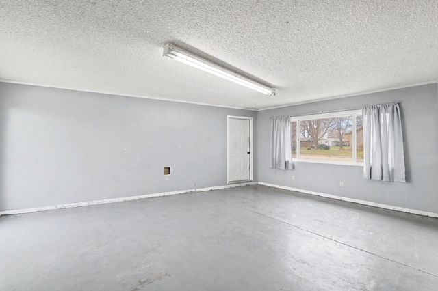 4226 W Memory Ln, Wichita, KS 67212