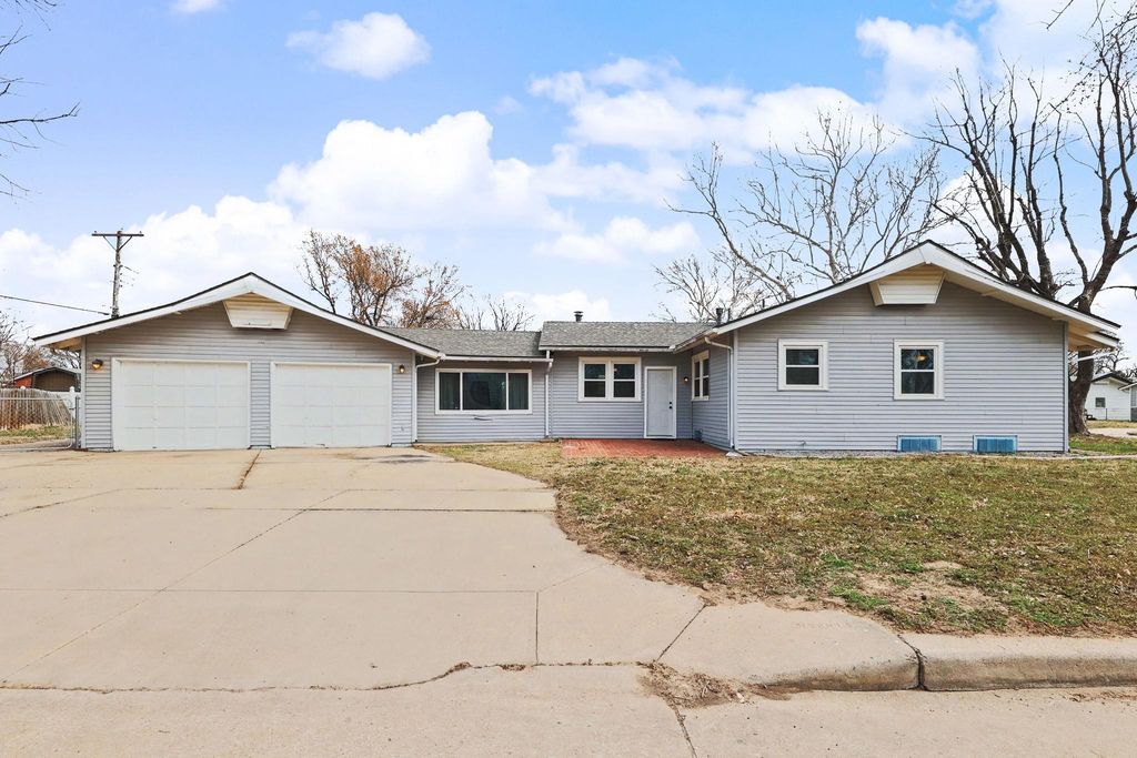 4226 W Memory Ln, Wichita, KS 67212