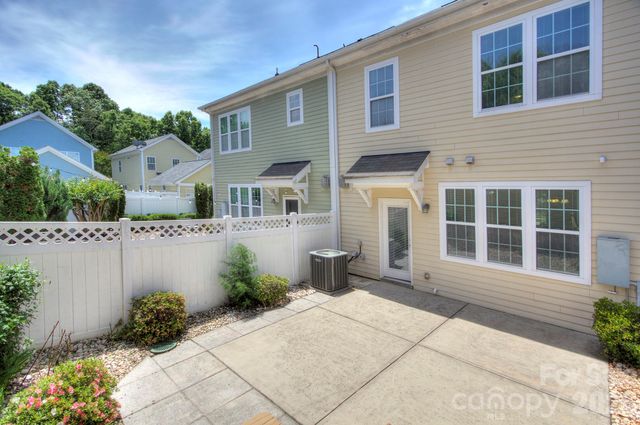 1023 White Point Drive, Huntersville, NC 28078