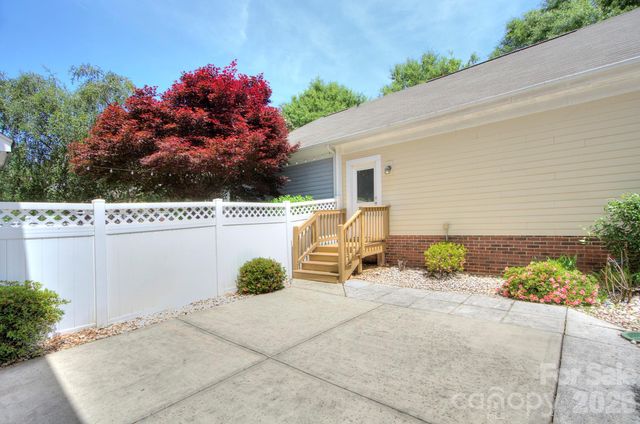 1023 White Point Drive, Huntersville, NC 28078