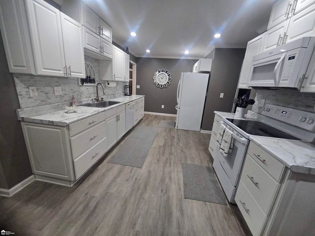 1845 Laurel Oak Drive, Flint, MI 48507