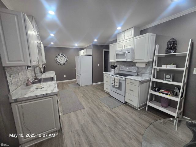 1845 Laurel Oak Drive, Flint, MI 48507