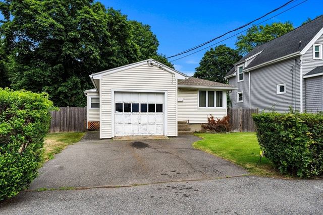 11 Pennybrook Rd, Lynn, MA 01905