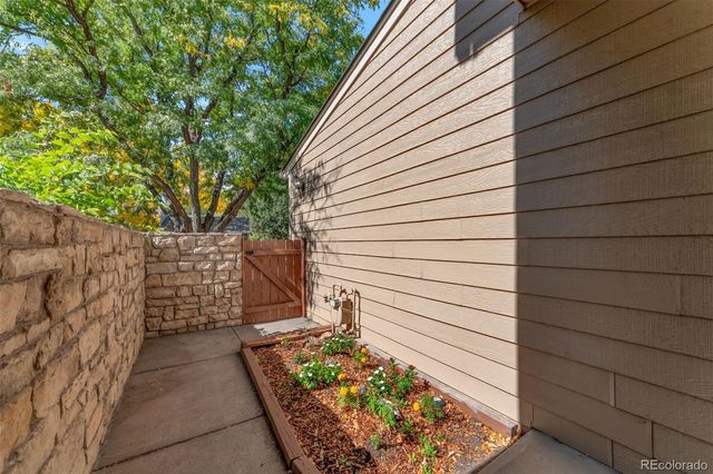 6556 S Yukon Way, Littleton, CO 80123